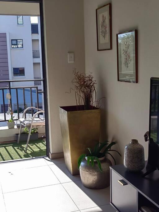 Classy And Cosy Apt - Dainfern Sandton Bagian luar foto