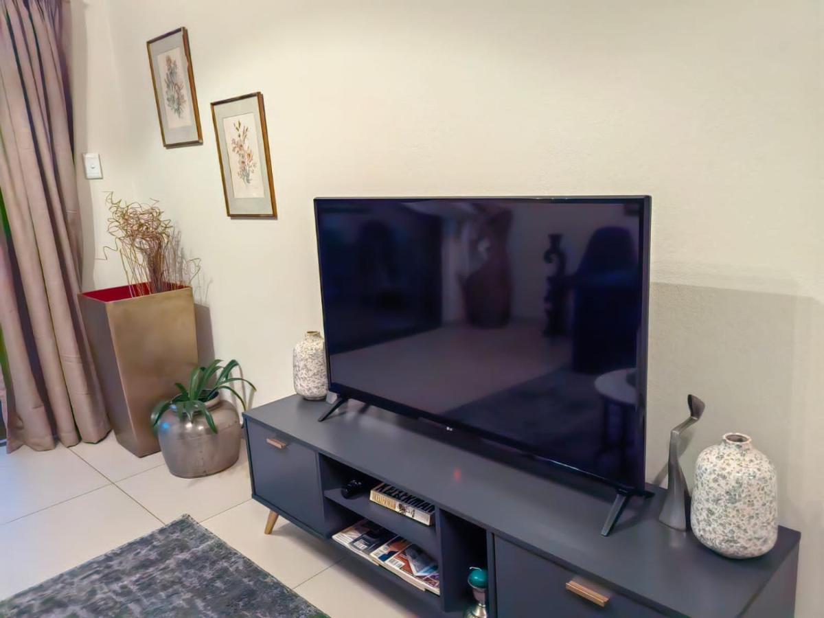 Classy And Cosy Apt - Dainfern Sandton Bagian luar foto