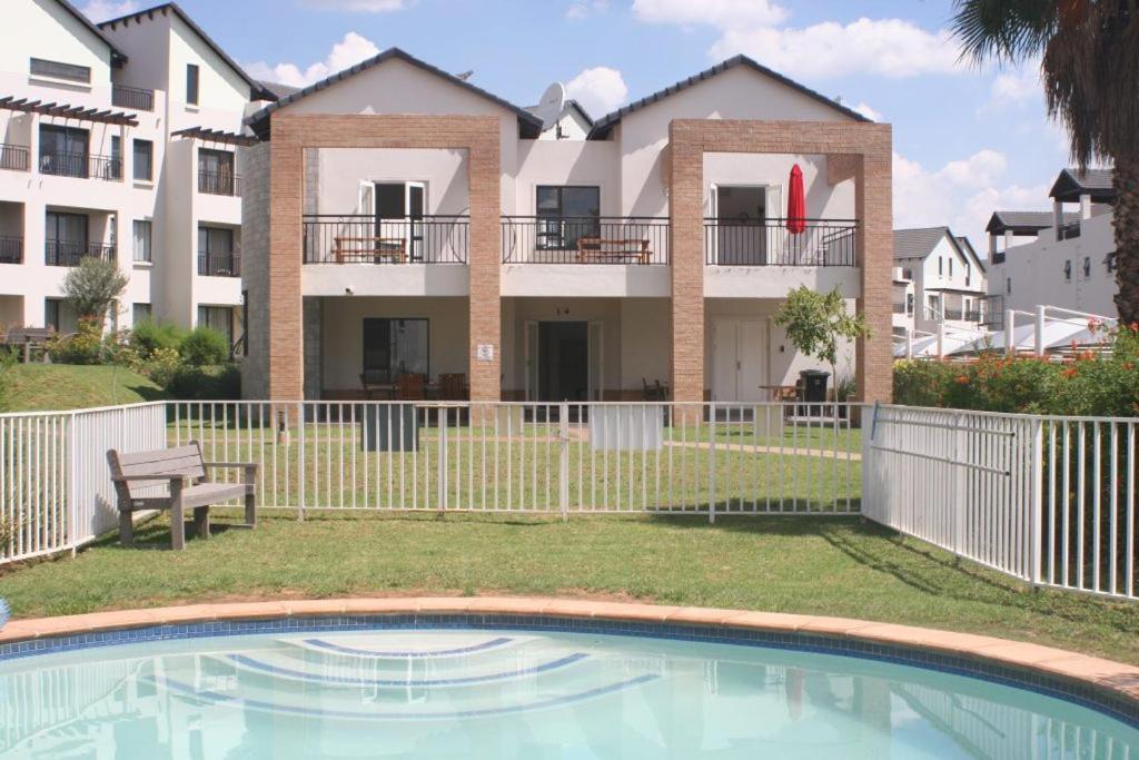 Classy And Cosy Apt - Dainfern Sandton Bagian luar foto